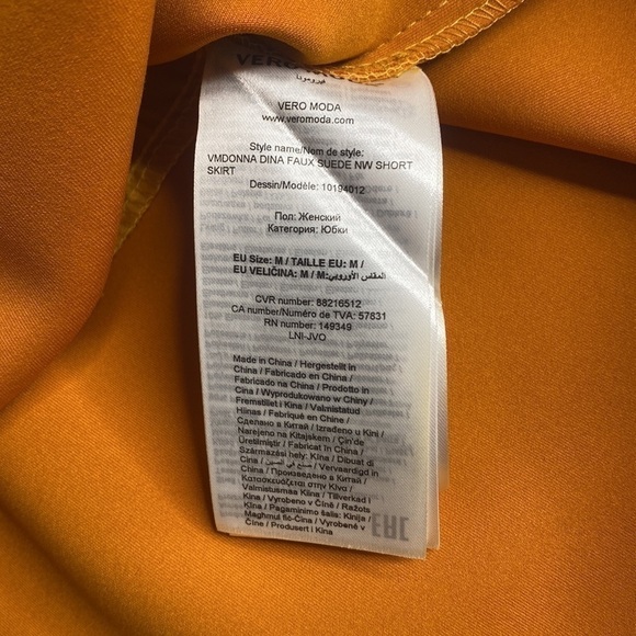 VERO MODA DINA FAUX SUEDE NW SHORT SKIRT BURNT YELLOW SIZE MEDIUM - Picture 3 of 4